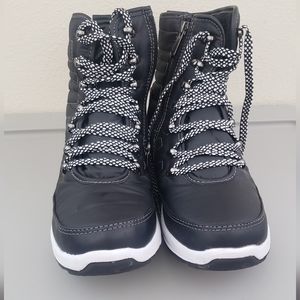 Weatherproof Katie Woman’s Sneaker Boot Fleece Lined Black Size 10M